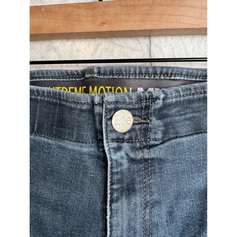 Lee Extreme Motion MVP Jeans Mens 44x29 Straight Fit Tapered Leg Dark Wash Blue